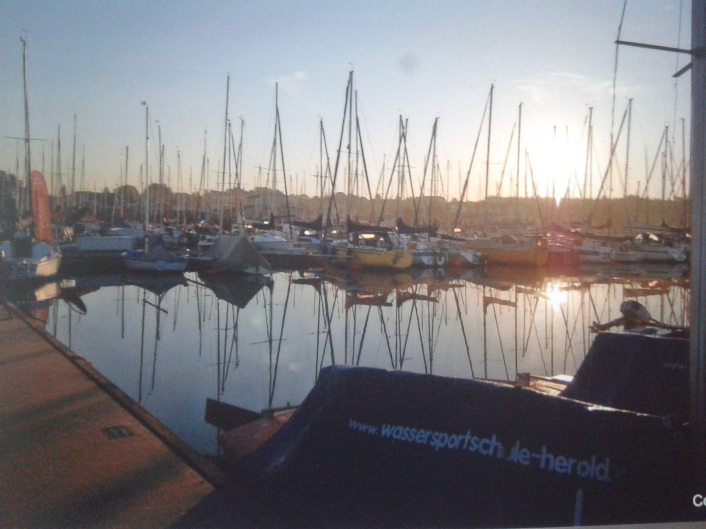 Sonnenaufgang am Hafen