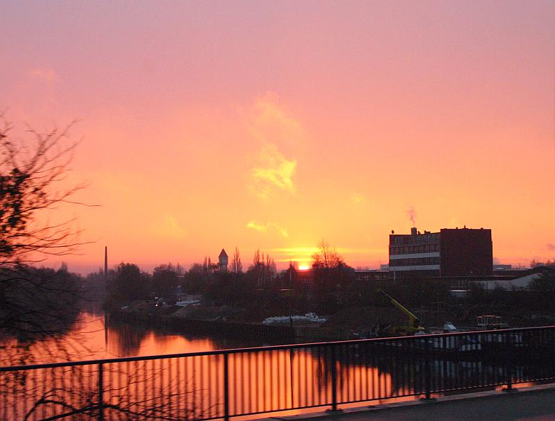 Sonnenaufgang am Hafen