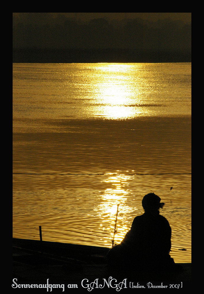 Sonnenaufgang am heiligen Ganga