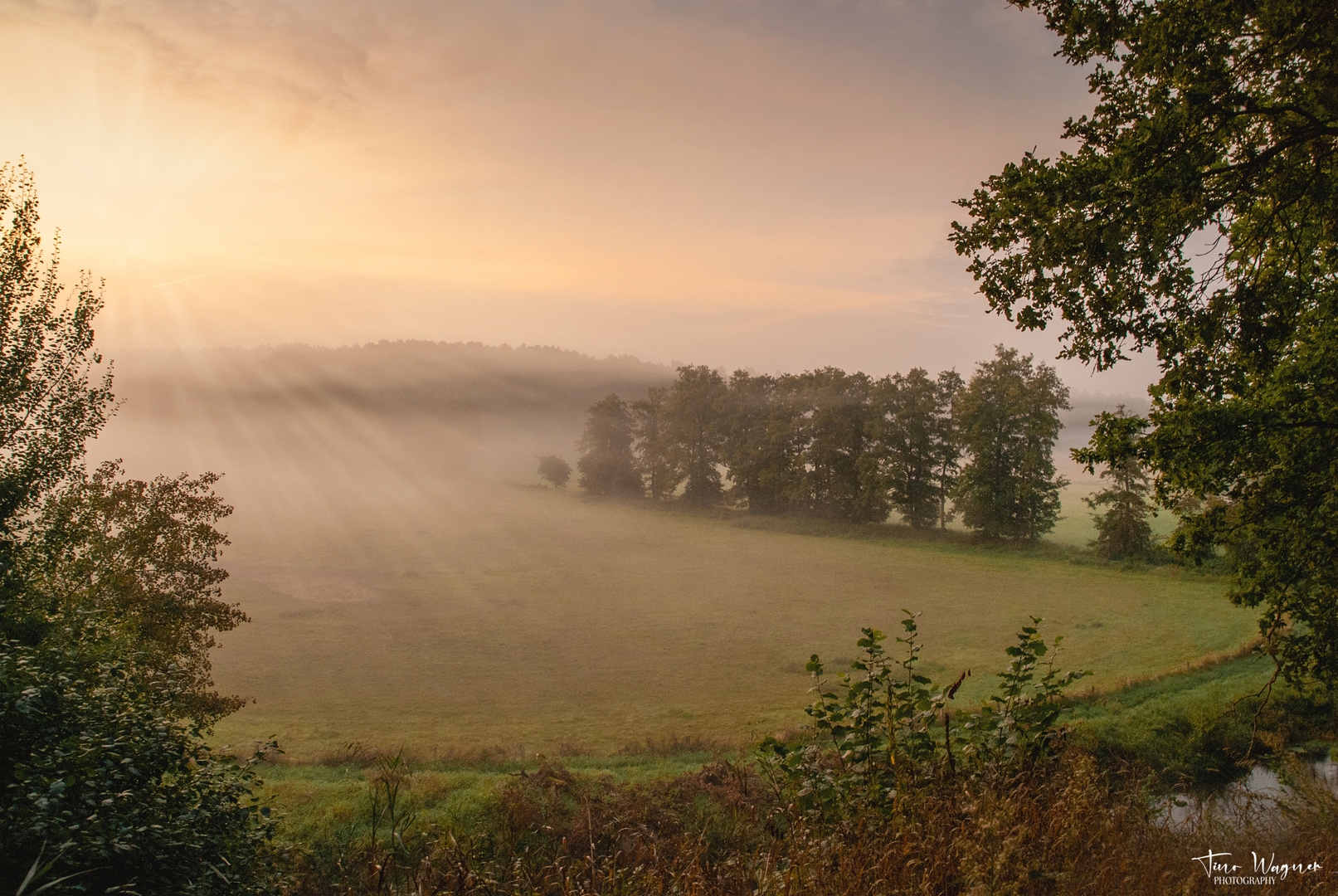 Sonnenaufgang am Heliandkreuz nördlich Emmendorf