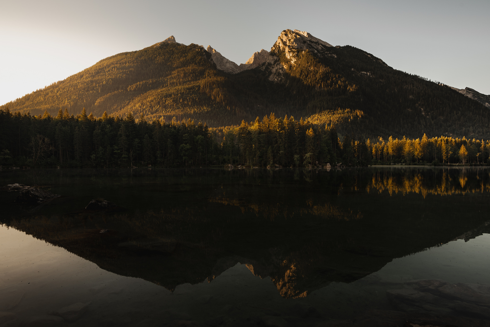 Sonnenaufgang am Hintersee mit Blick auf den Watzmann 