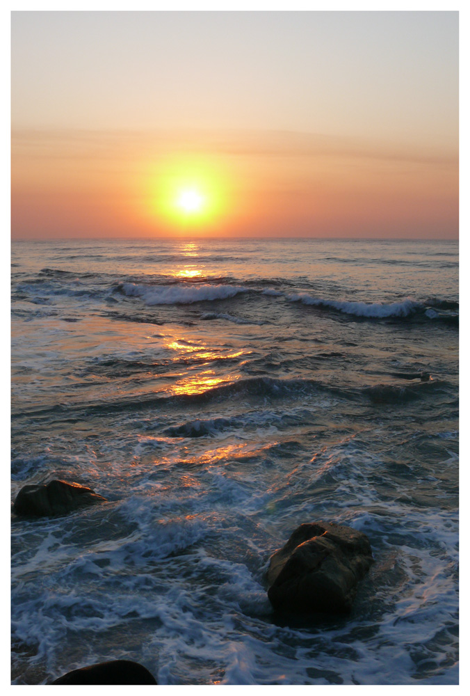 Sonnenaufgang am Indischen Ozean bei Durban, Südafrika