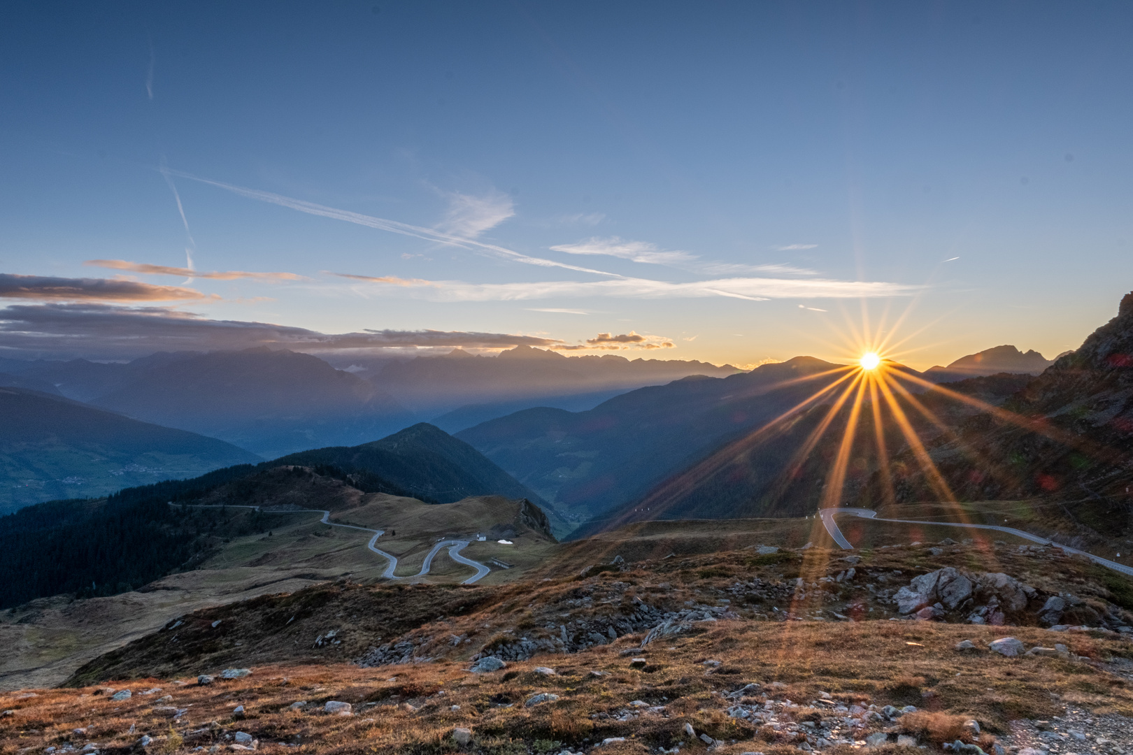 Sonnenaufgang am Jaufenpass