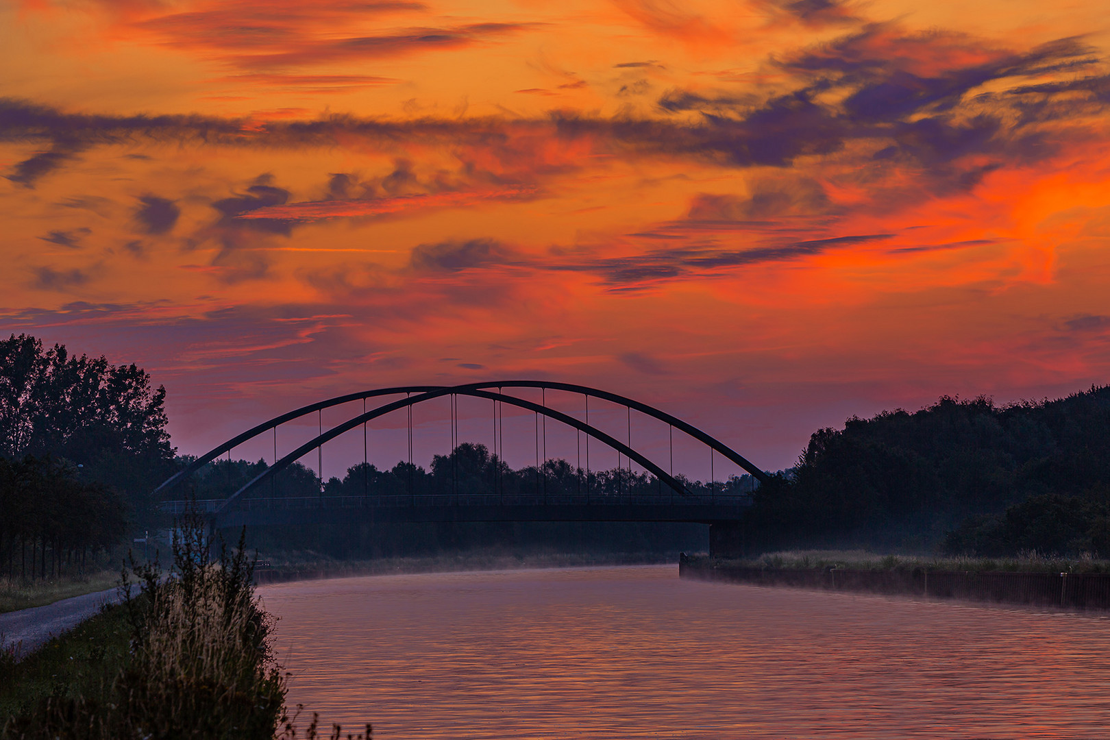 Sonnenaufgang am Kanal