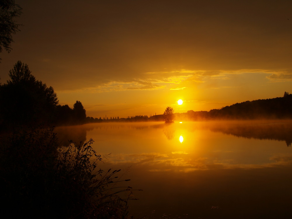 Sonnenaufgang am Kanal