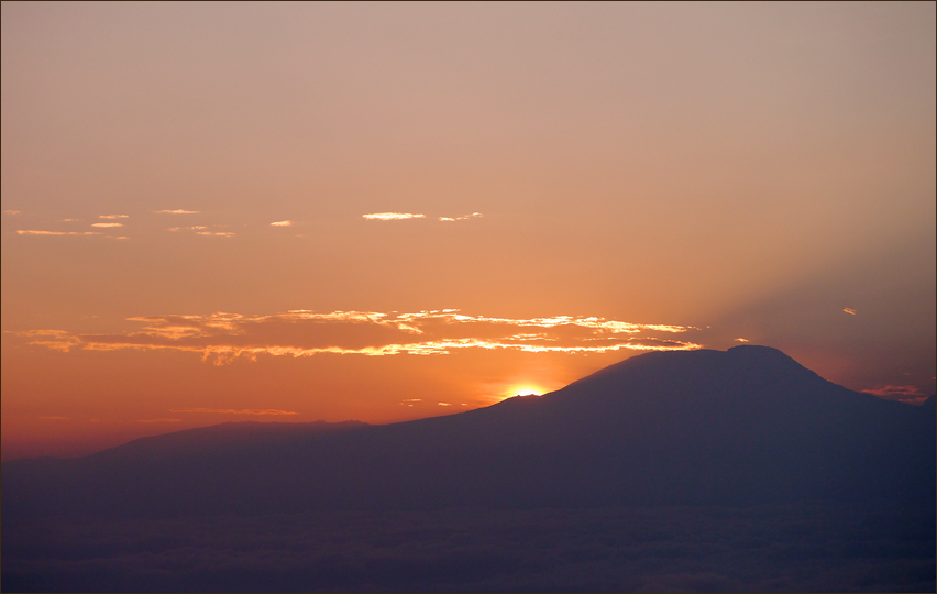 Sonnenaufgang am Kilimandschro...