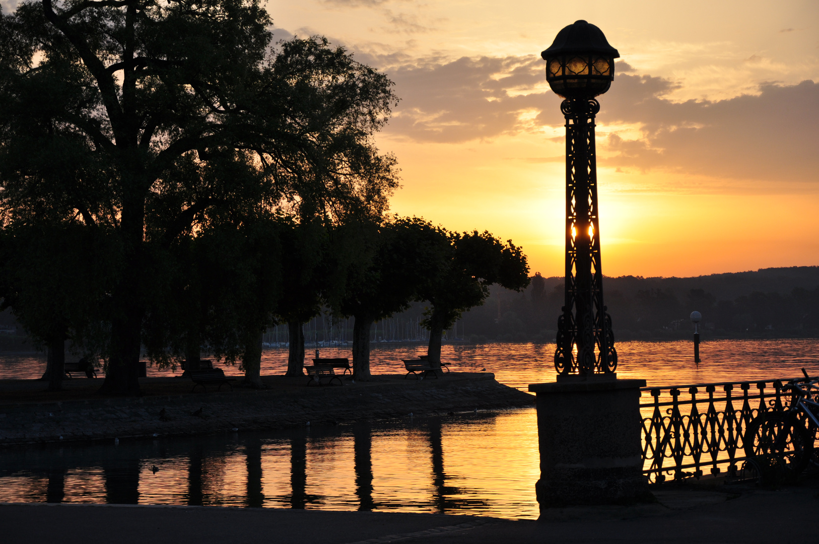 Sonnenaufgang am Konstanzer Hafen