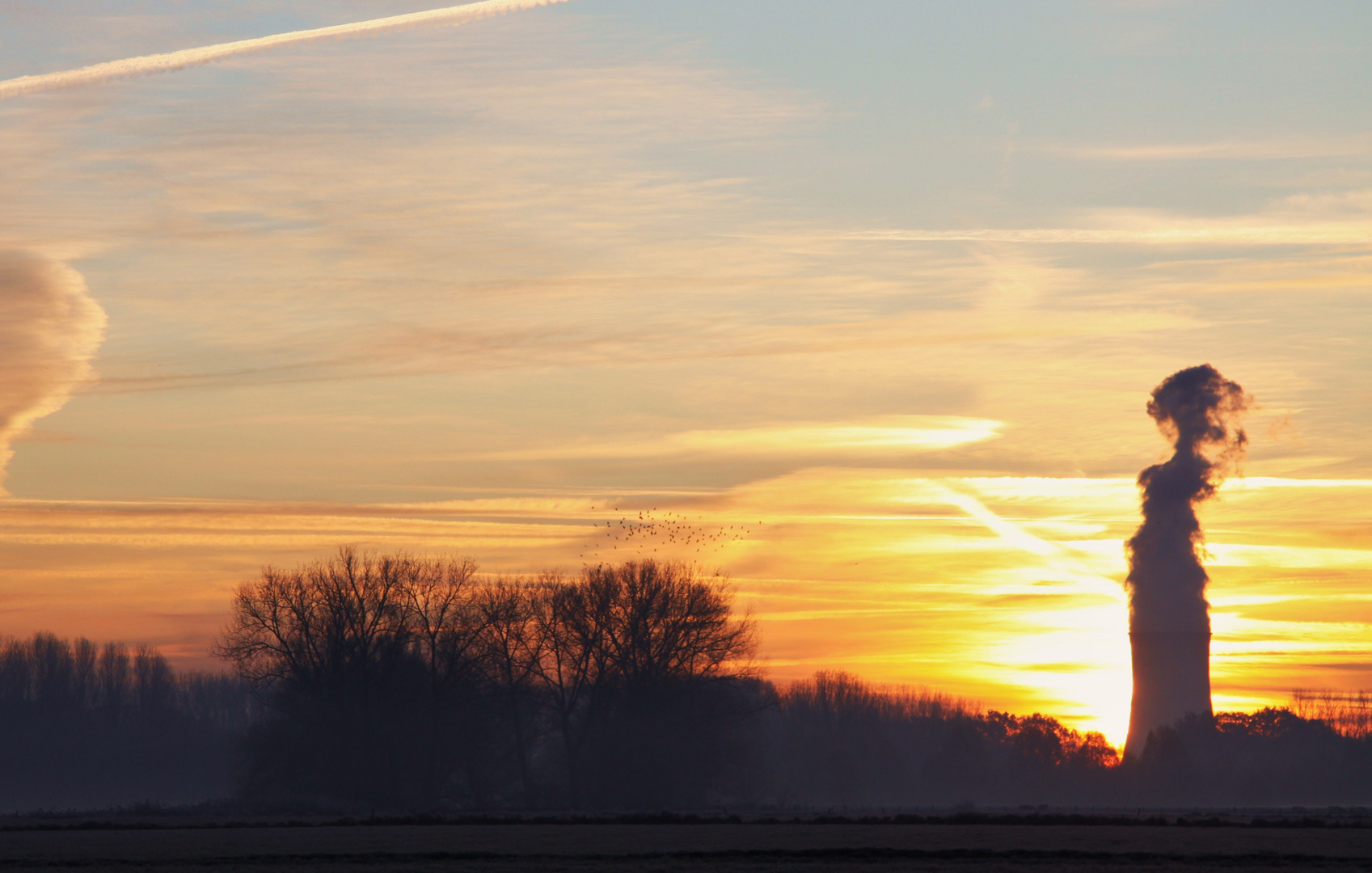 Sonnenaufgang am Kraftwerk Westfalen .....