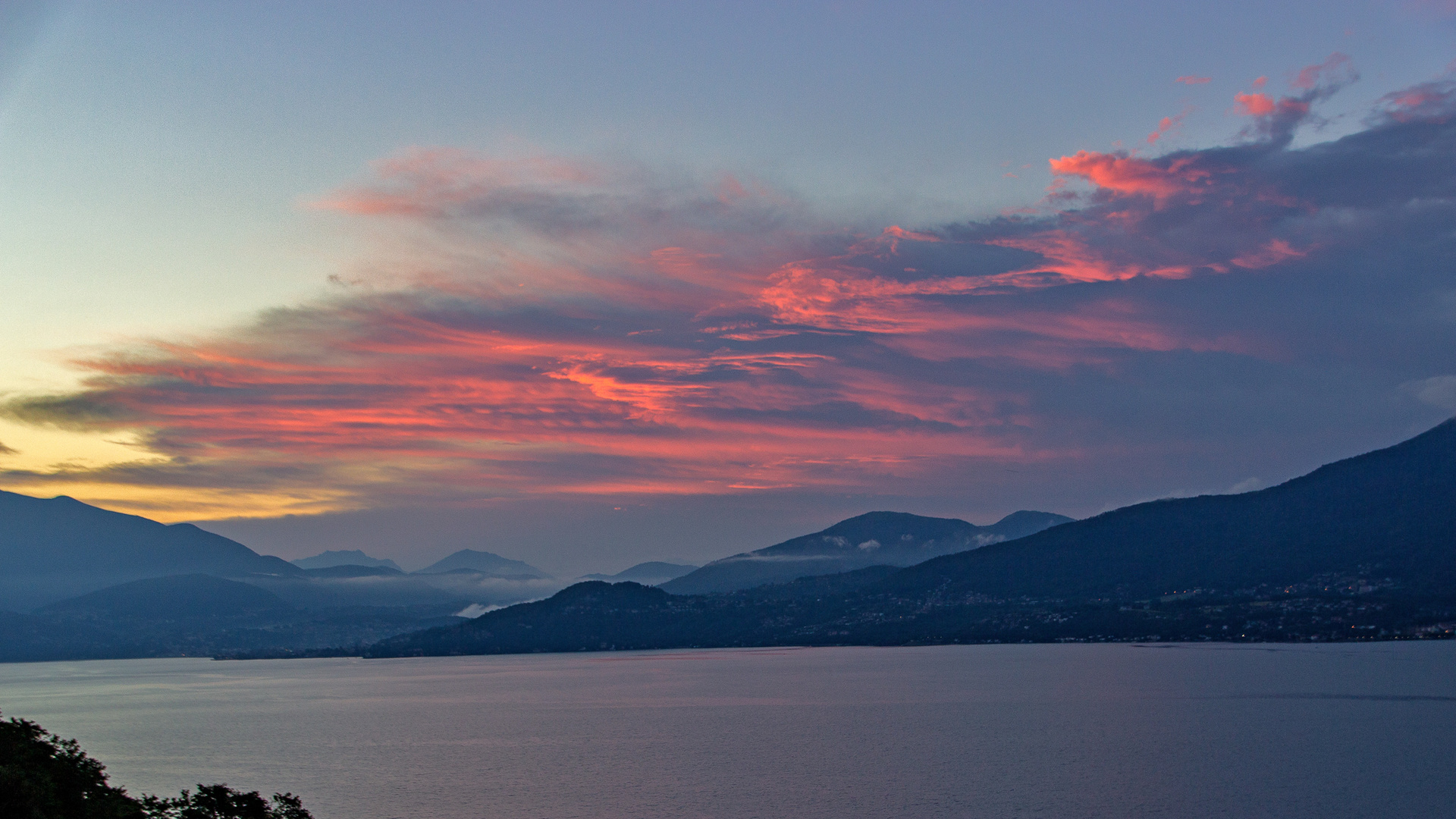 Sonnenaufgang am Lago Maggiore