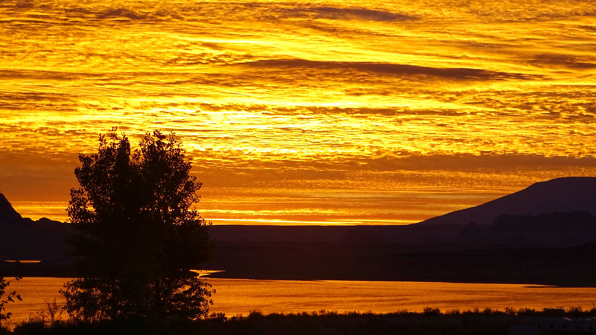 Sonnenaufgang am Lake Powell