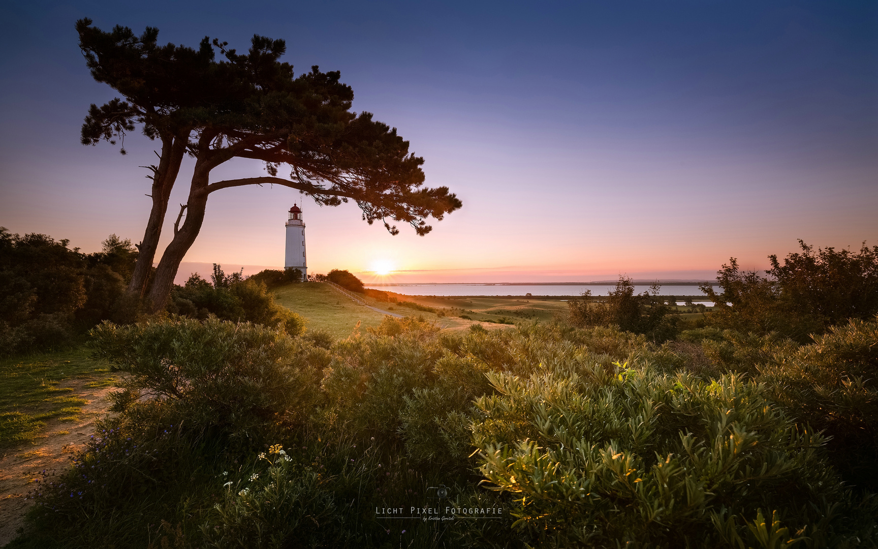 Sonnenaufgang am Leuchtturm Dornbusch auf Hiddensee