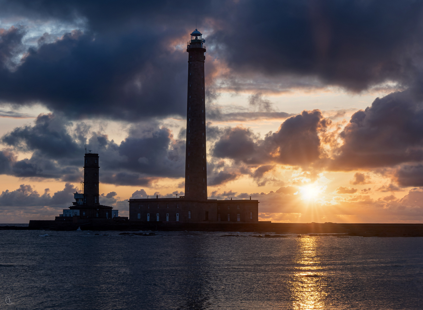 Sonnenaufgang am Leuchtturm Gatteville 