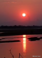 Sonnenaufgang am Luangwe River - Sambia