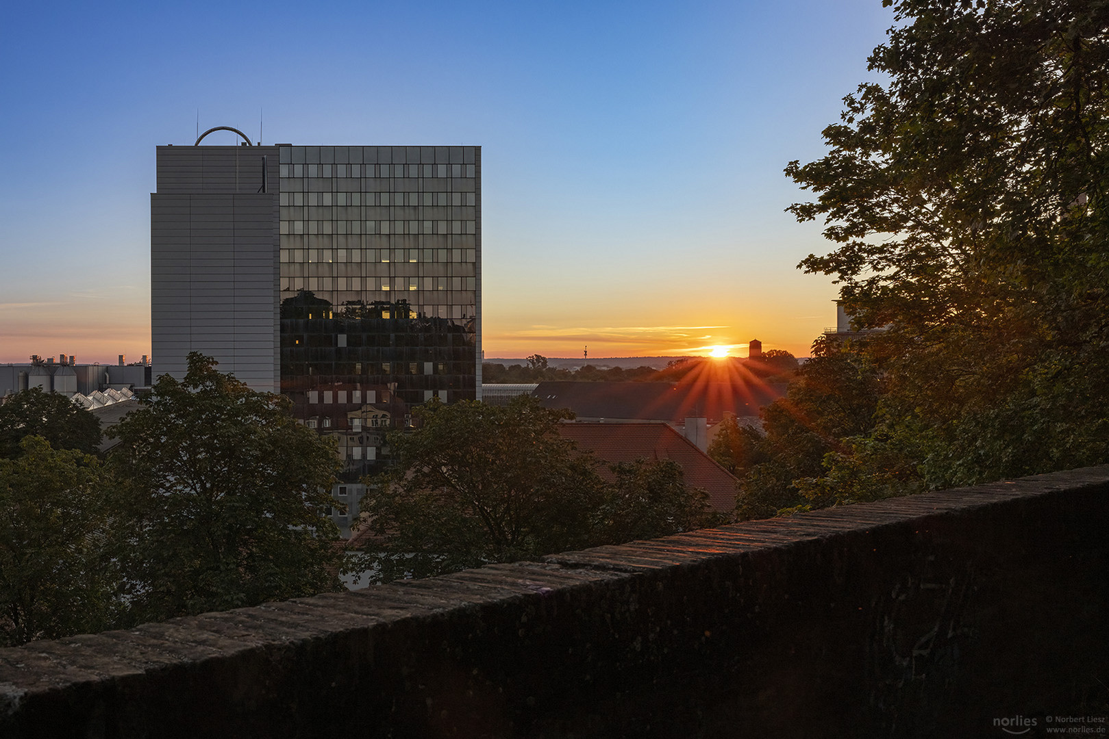 Sonnenaufgang am MAN Hochhaus