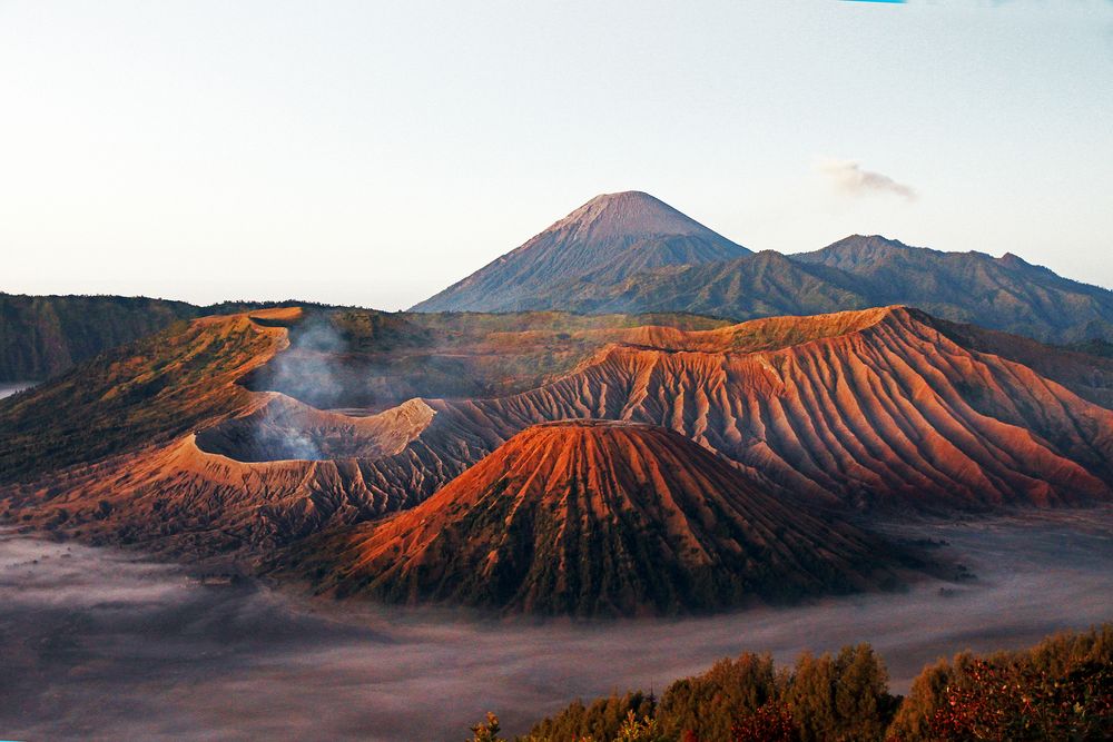 Sonnenaufgang am Mt Bromo 2 329 m Java Indonesien  