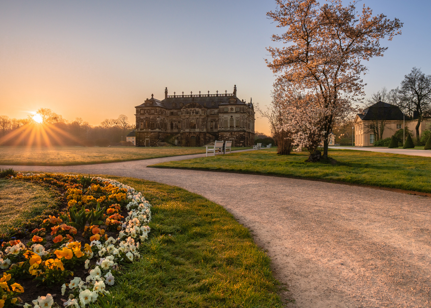 Sonnenaufgang am Palais im Großen Garten 2020