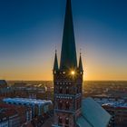 Sonnenaufgang am Petrikirchturm
