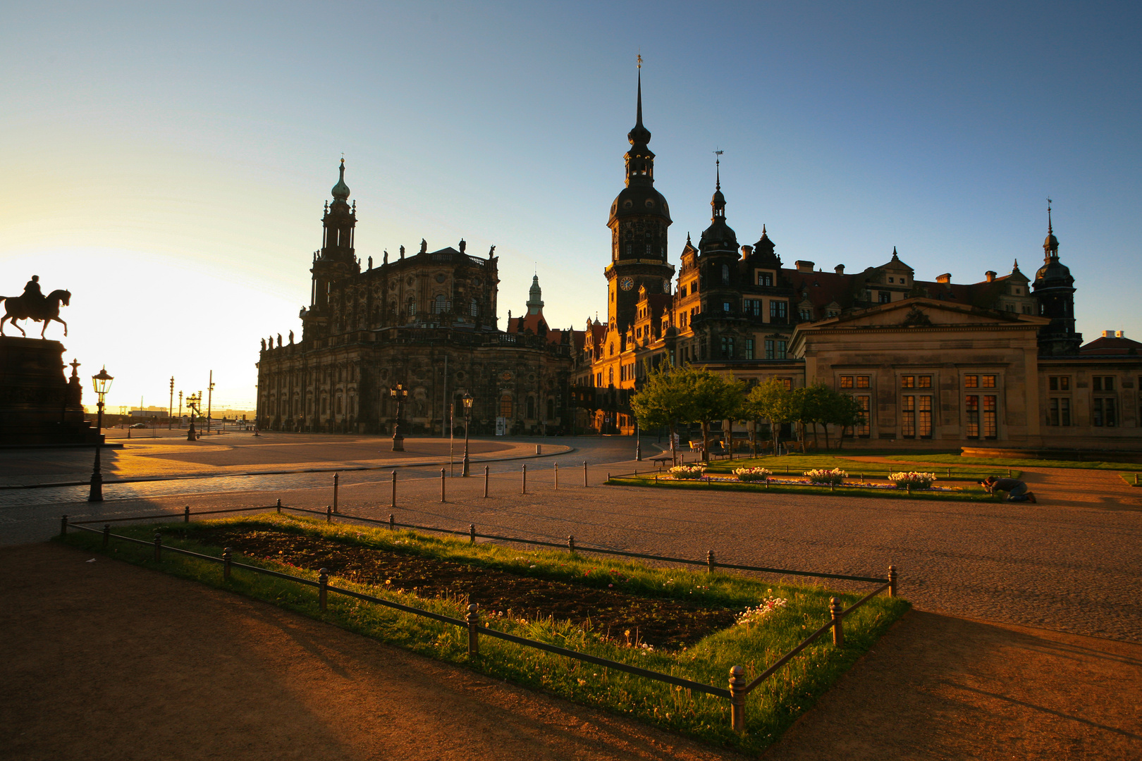 Sonnenaufgang am Platz vor der Semperoper