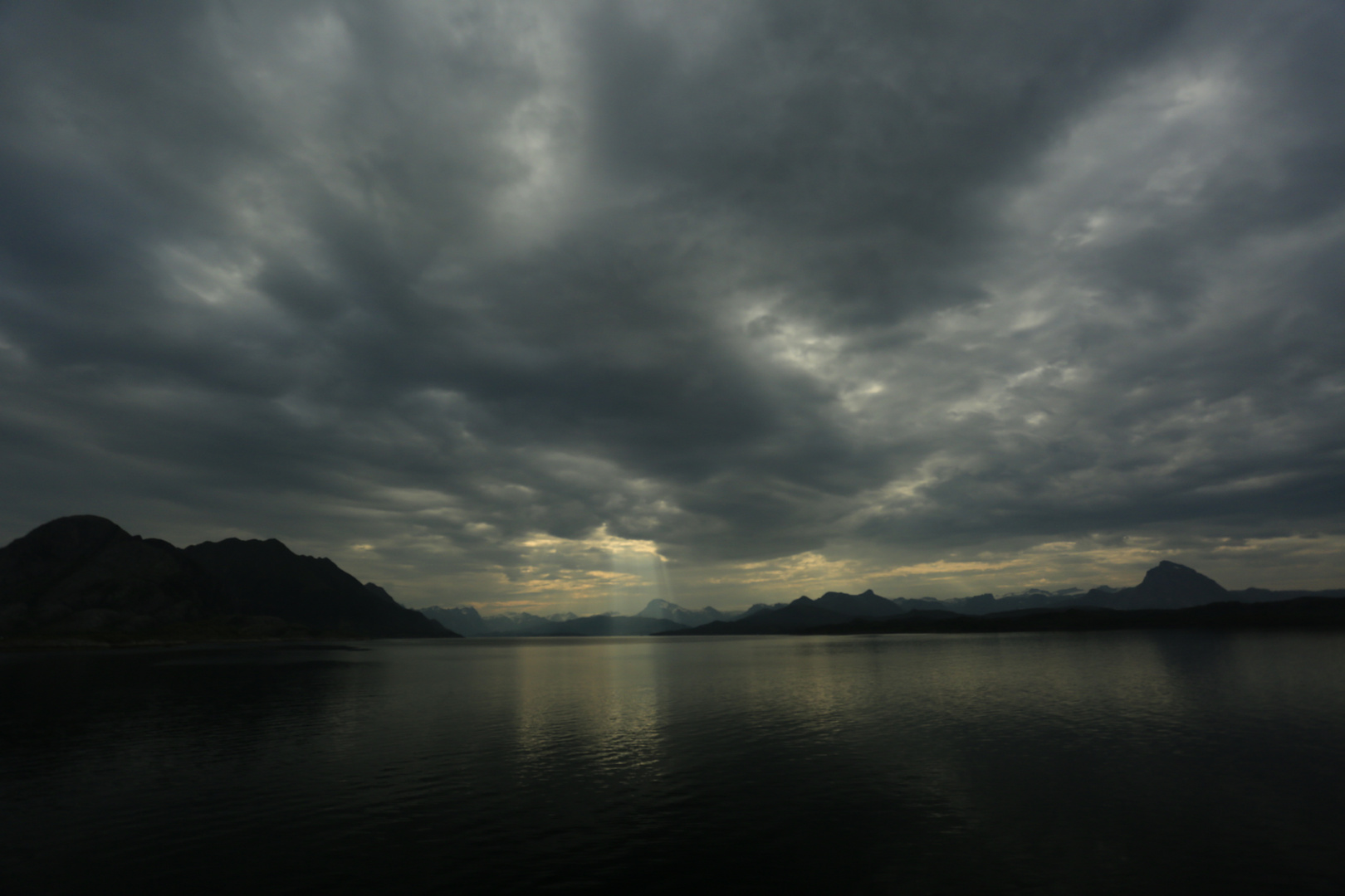 Sonnenaufgang am Polarkreis Norwegen 