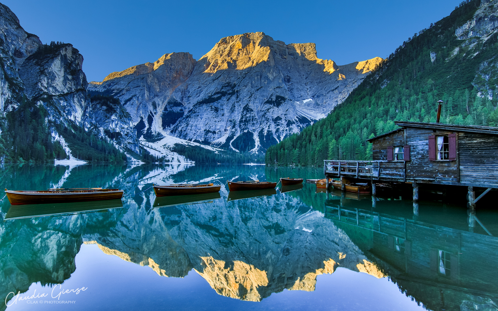 Sonnenaufgang am Pragser Wildsee