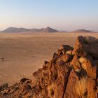 Sonnenaufgang am Rande der Namib