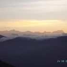 Sonnenaufgang am Rande des Himalaya, Indien mit Blick auf Nepal