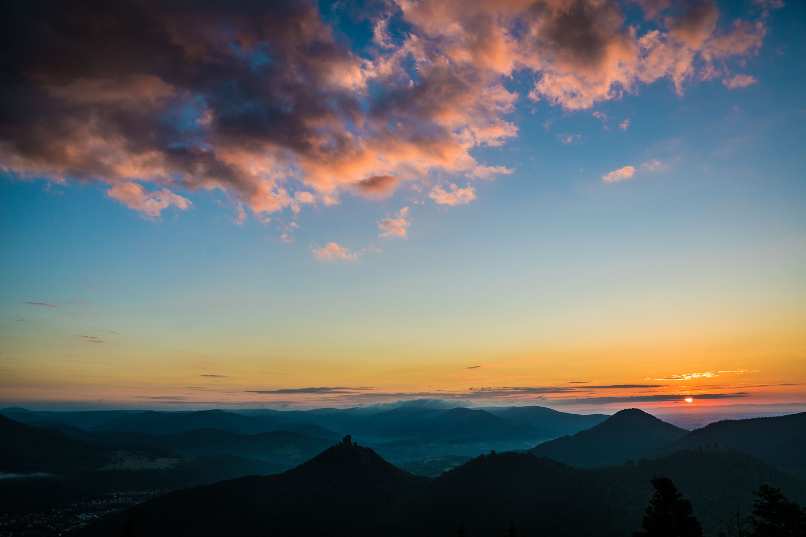 Sonnenaufgang am Rehbergturm