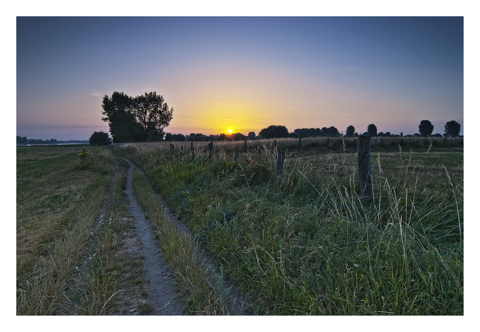 Sonnenaufgang am Rhein