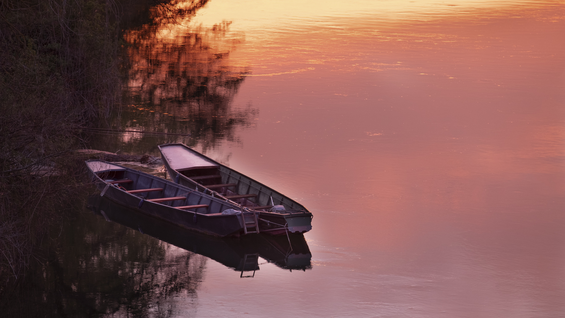 Sonnenaufgang am Rhein