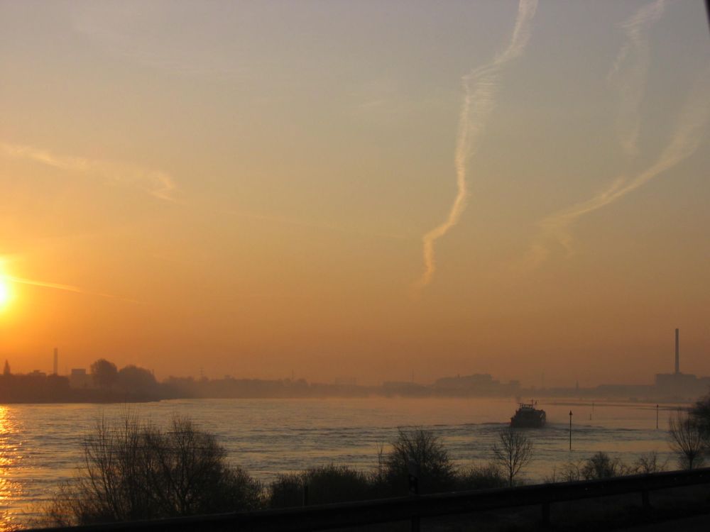 Sonnenaufgang am Rhein