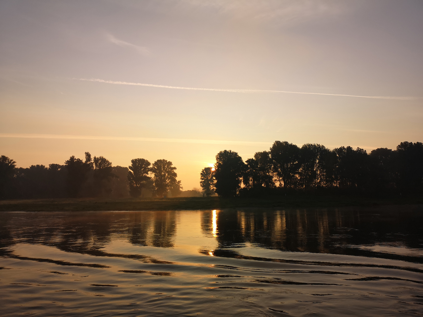 Sonnenaufgang am Rhein