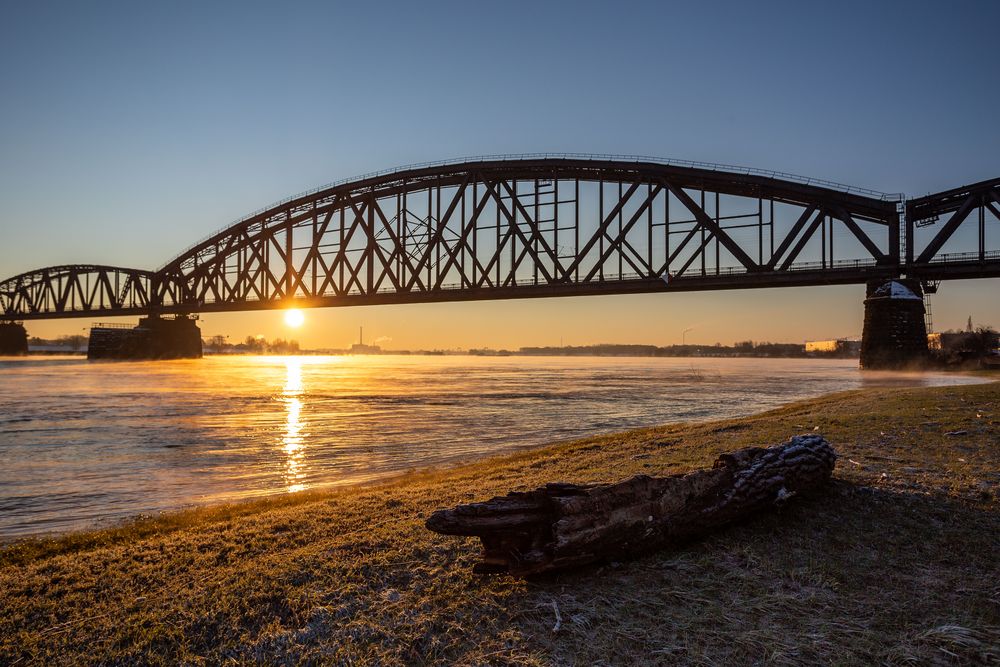 Sonnenaufgang am Rhein