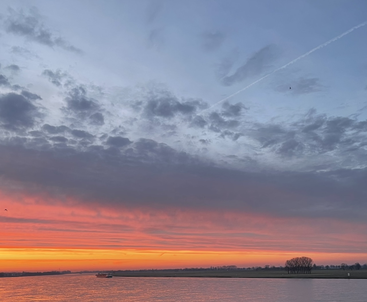 Sonnenaufgang am Rhein bei Emmerich 