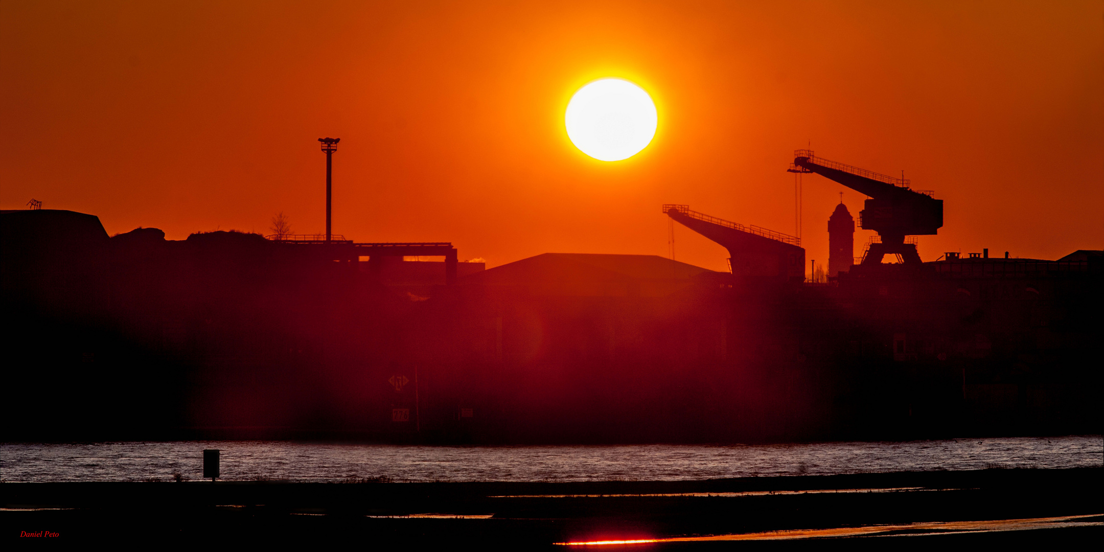 Sonnenaufgang am Rhein