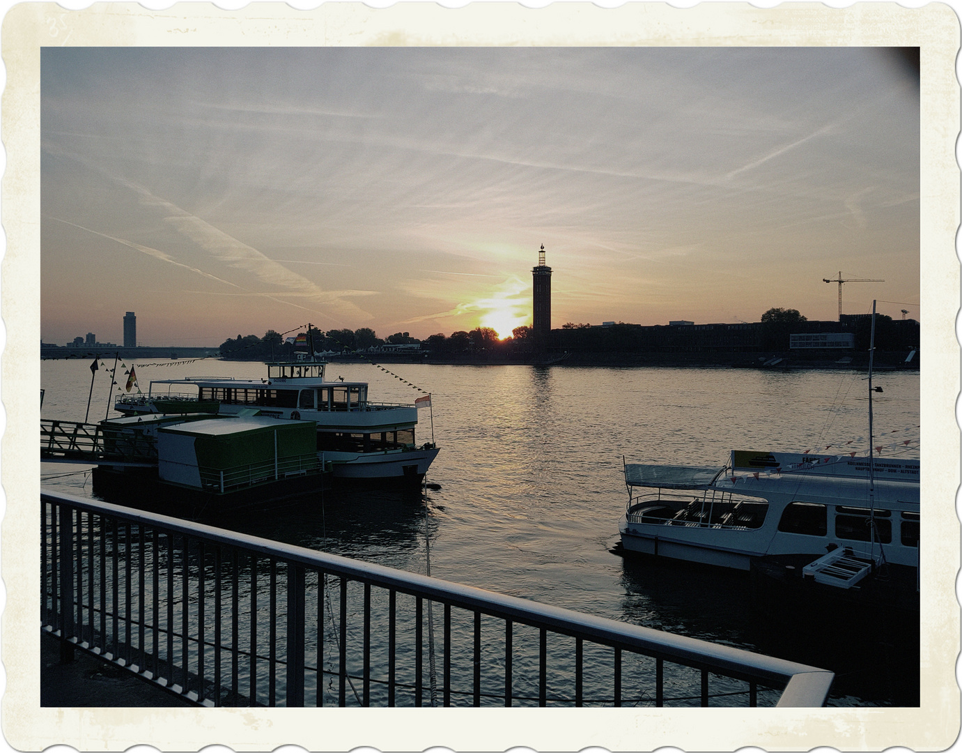 Sonnenaufgang am Rhein