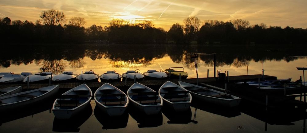 Sonnenaufgang am Rosdorfer Kiessee bei Göttingen