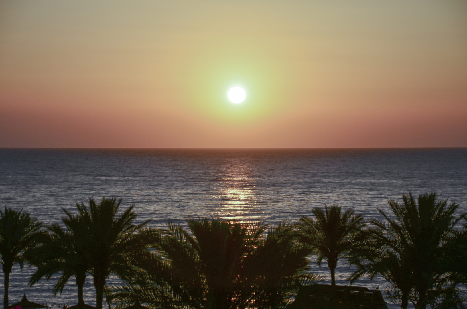 Sonnenaufgang am Roten Meer