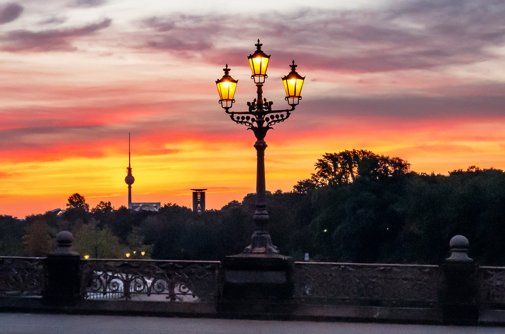 Sonnenaufgang am Schloss Bellevue - Berlin