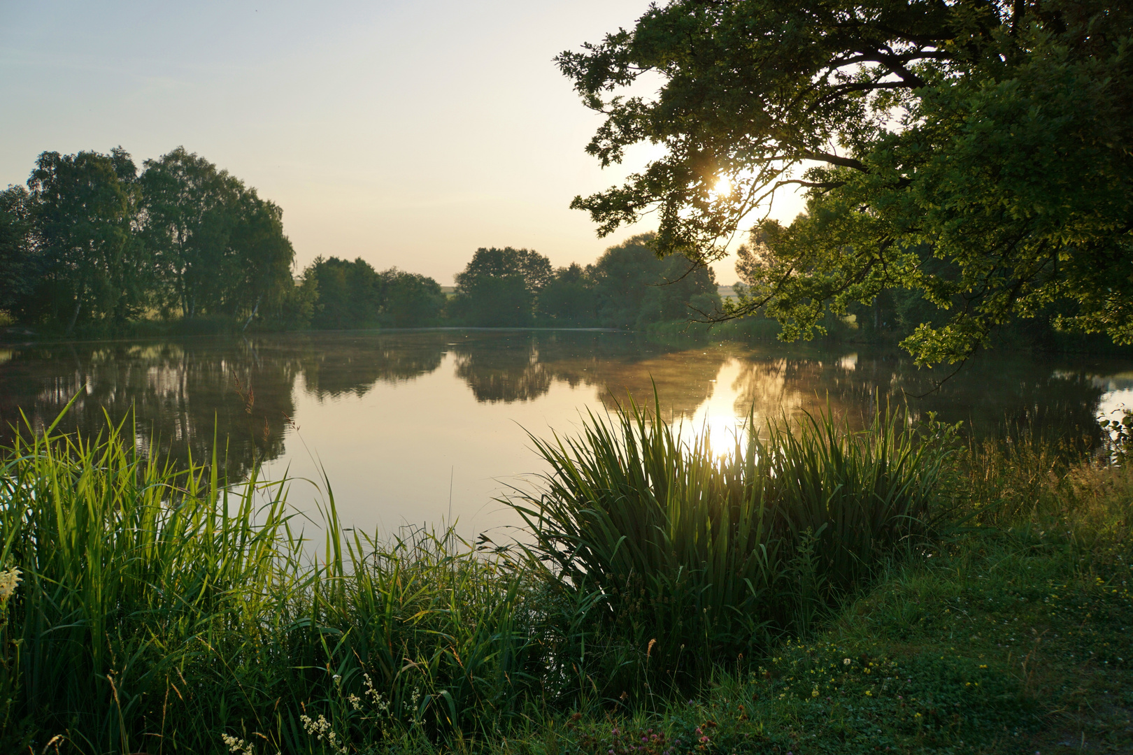 Sonnenaufgang am See 08