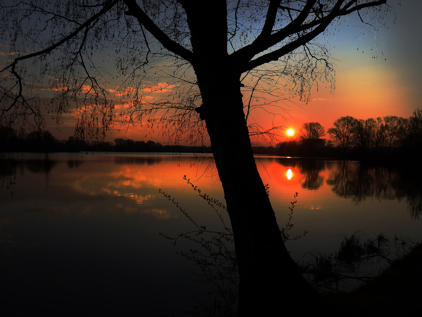 Sonnenaufgang am See.