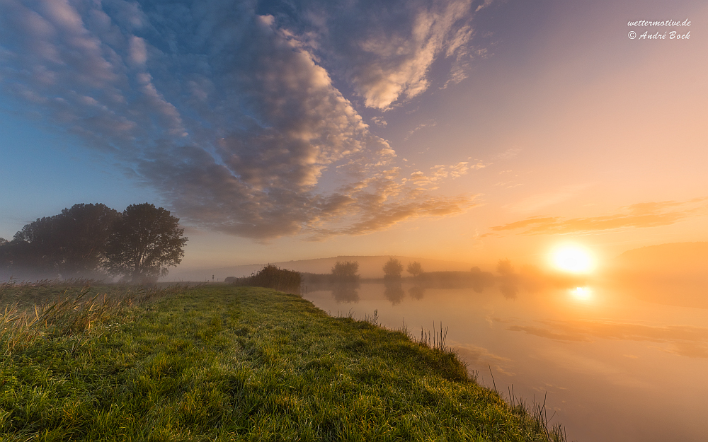 Sonnenaufgang am See