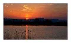 - Sonnenaufgang am See -
