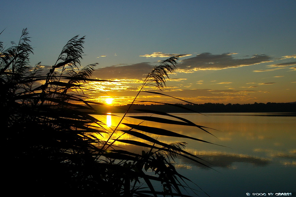 Sonnenaufgang  am See,