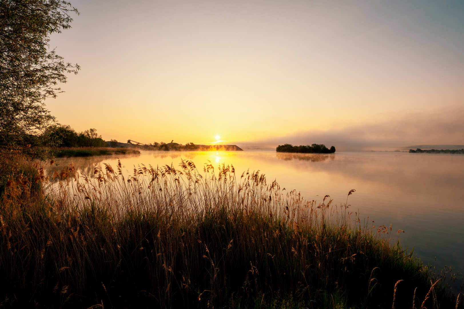 Sonnenaufgang am See