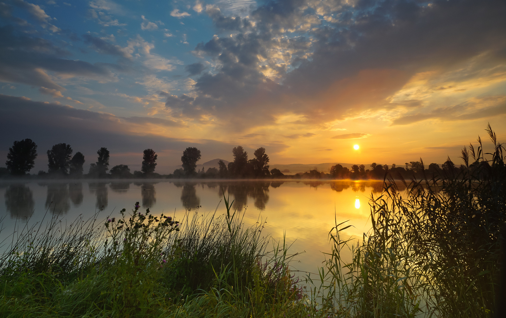 Sonnenaufgang am See