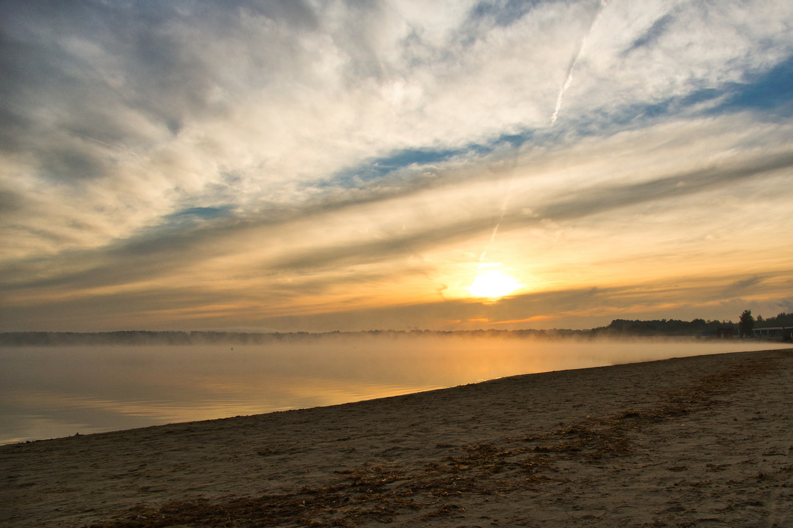 Sonnenaufgang am See II