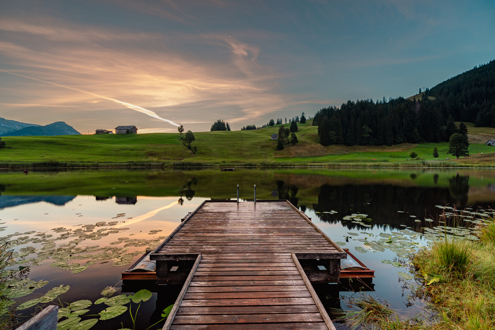 Sonnenaufgang am See in der Schweiz - mit Video