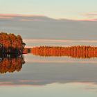 Sonnenaufgang am See Inarijärvi in Lappland