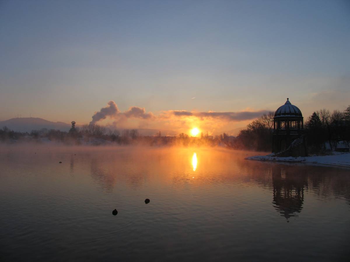 Sonnenaufgang am Seepark in Freiburg