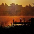 Sonnenaufgang am Seeufer